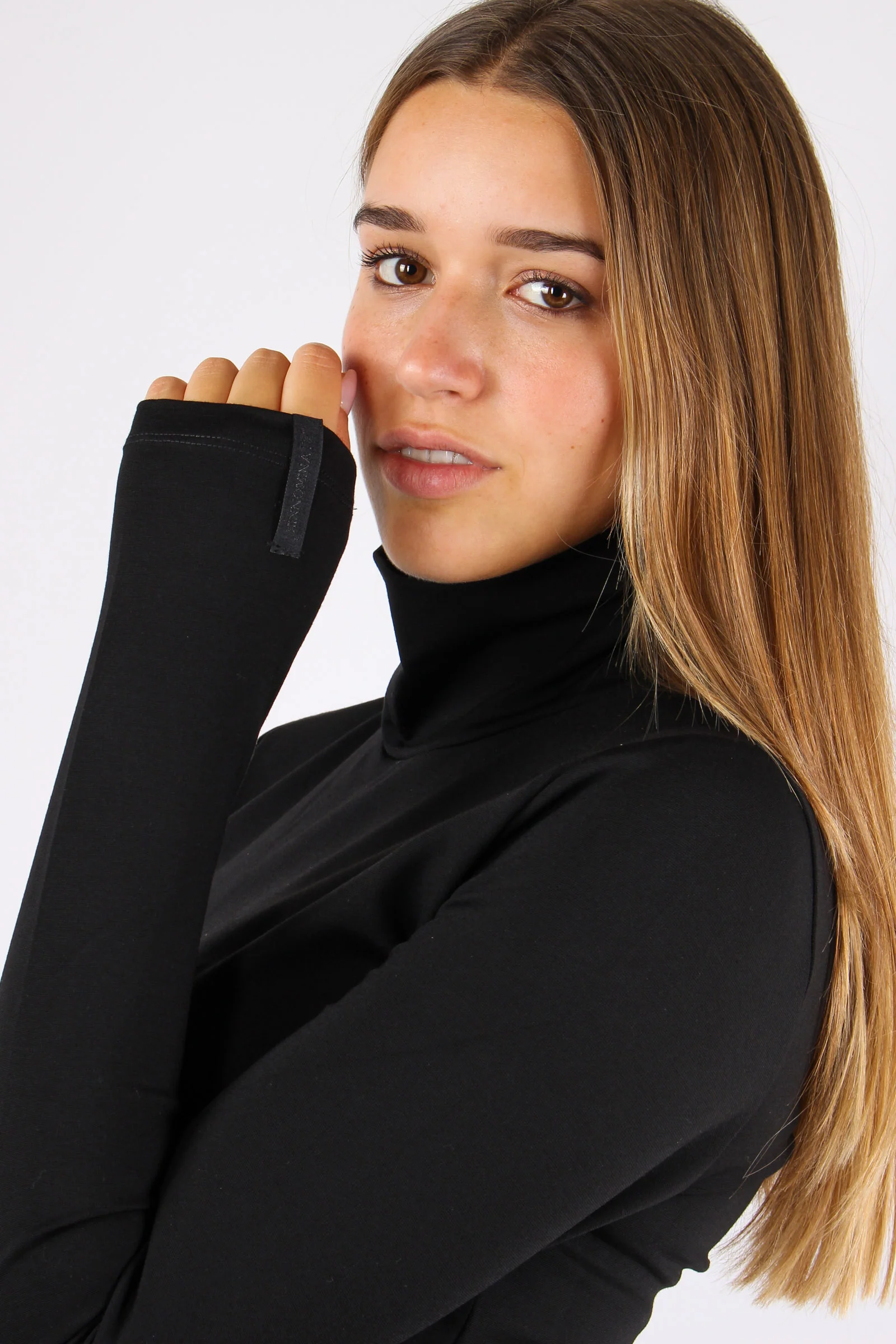 Abito Collo Alto Spacco Nero - immagine 3